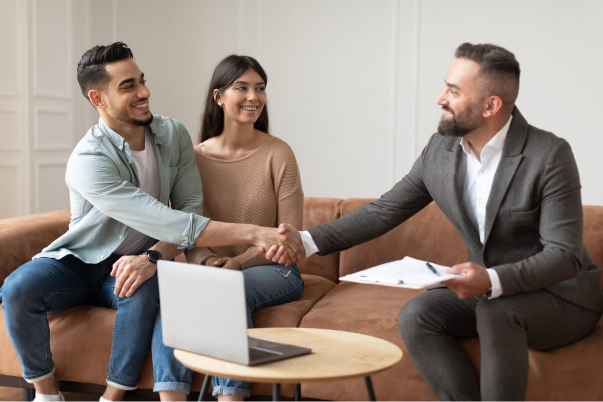 millennial-couple-buying-new-apartment-shaking-ha-2021-12-09-20-11-06-utc.jpg millennial-couple-buying-new-apartment-shaking-ha-2021-12-09-20-11-06-utc.jpg
